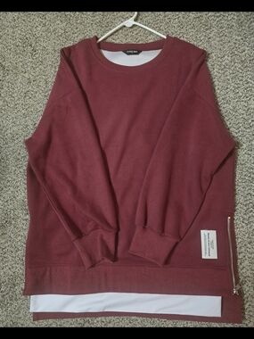 chic Burgundy Crewneck Sweatshirt with Side Zipper